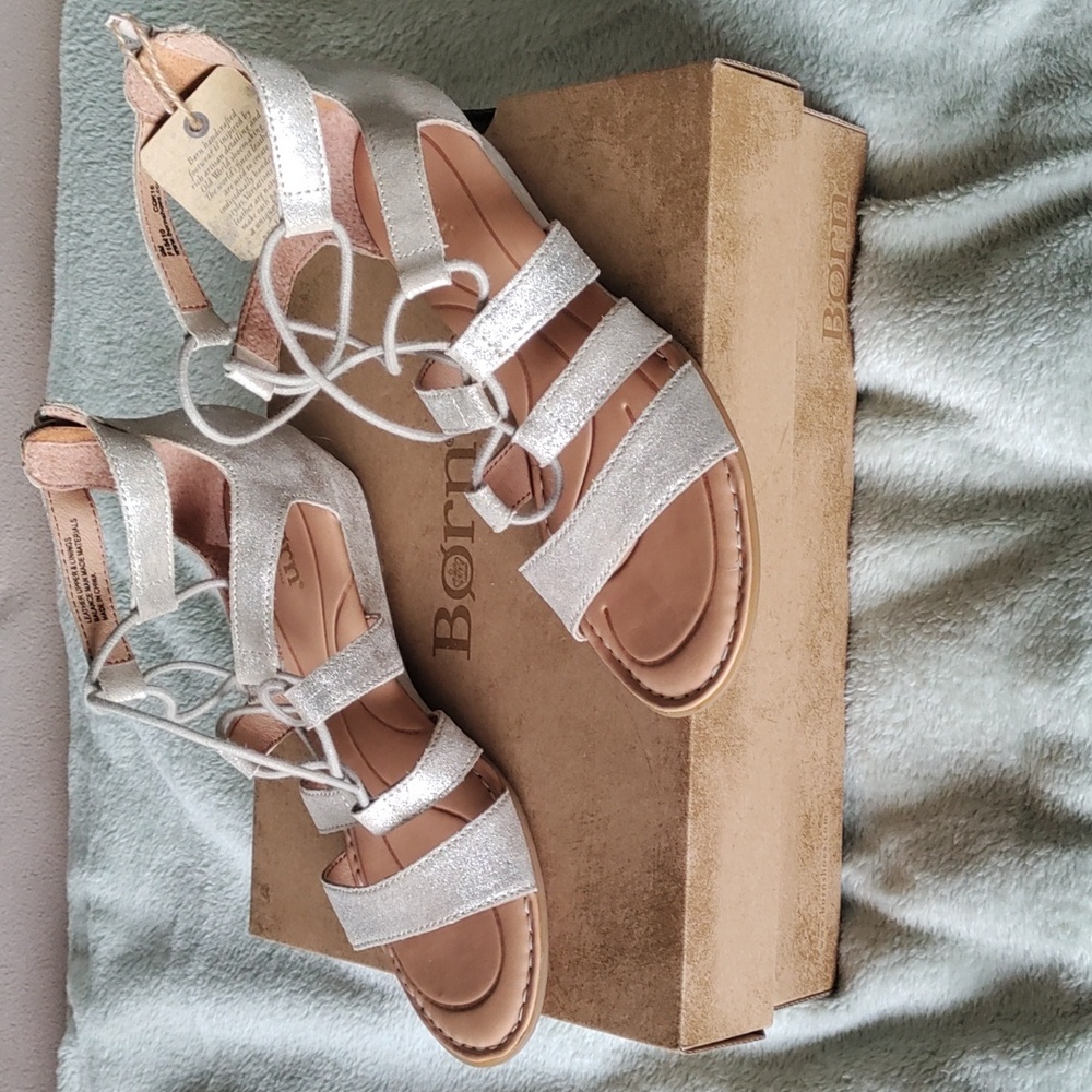 Born sandals